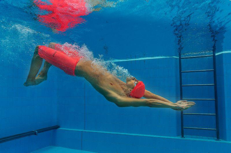 Съемка под водой. Рекламная компания для спортивной одежды Eccentric