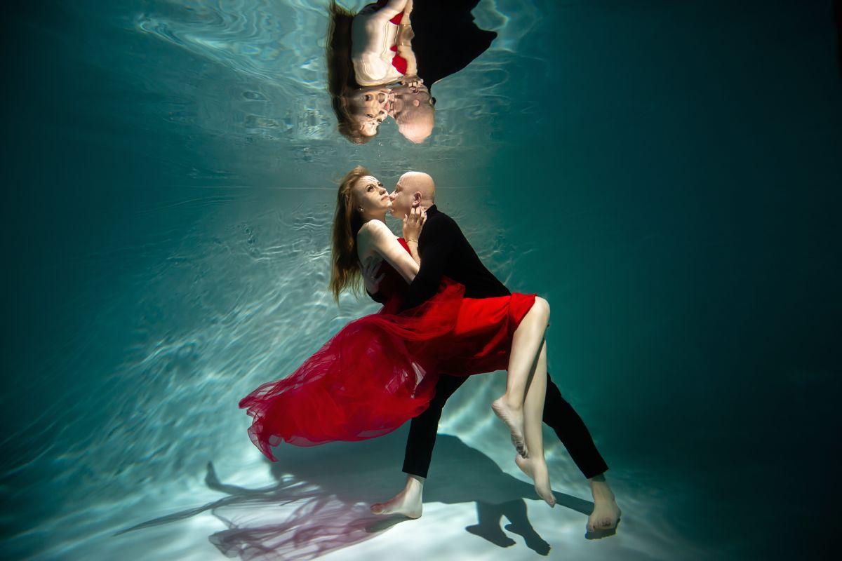 Подводная фотосессия для мужа и жены
