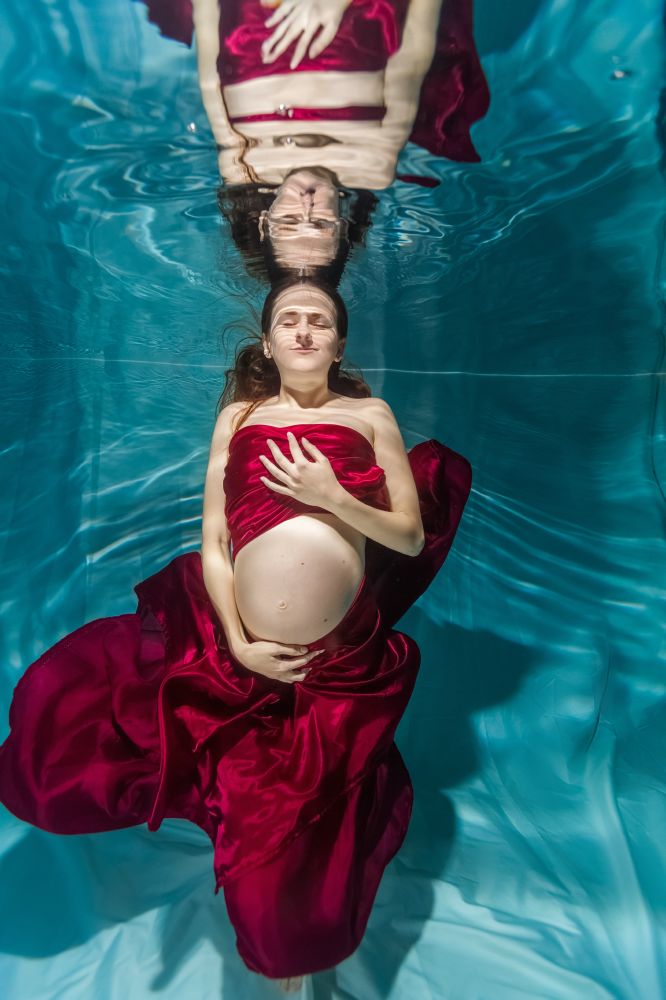 подводная фотосессия для беременных