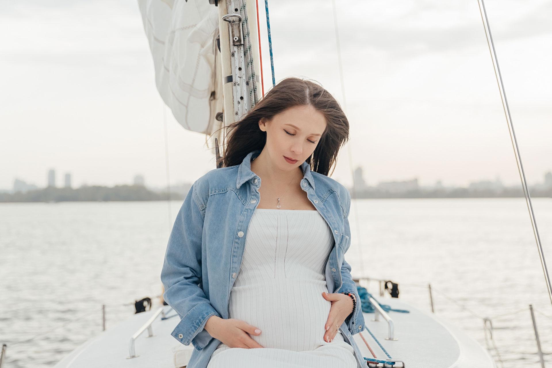 Фотосессия беременности на яхте