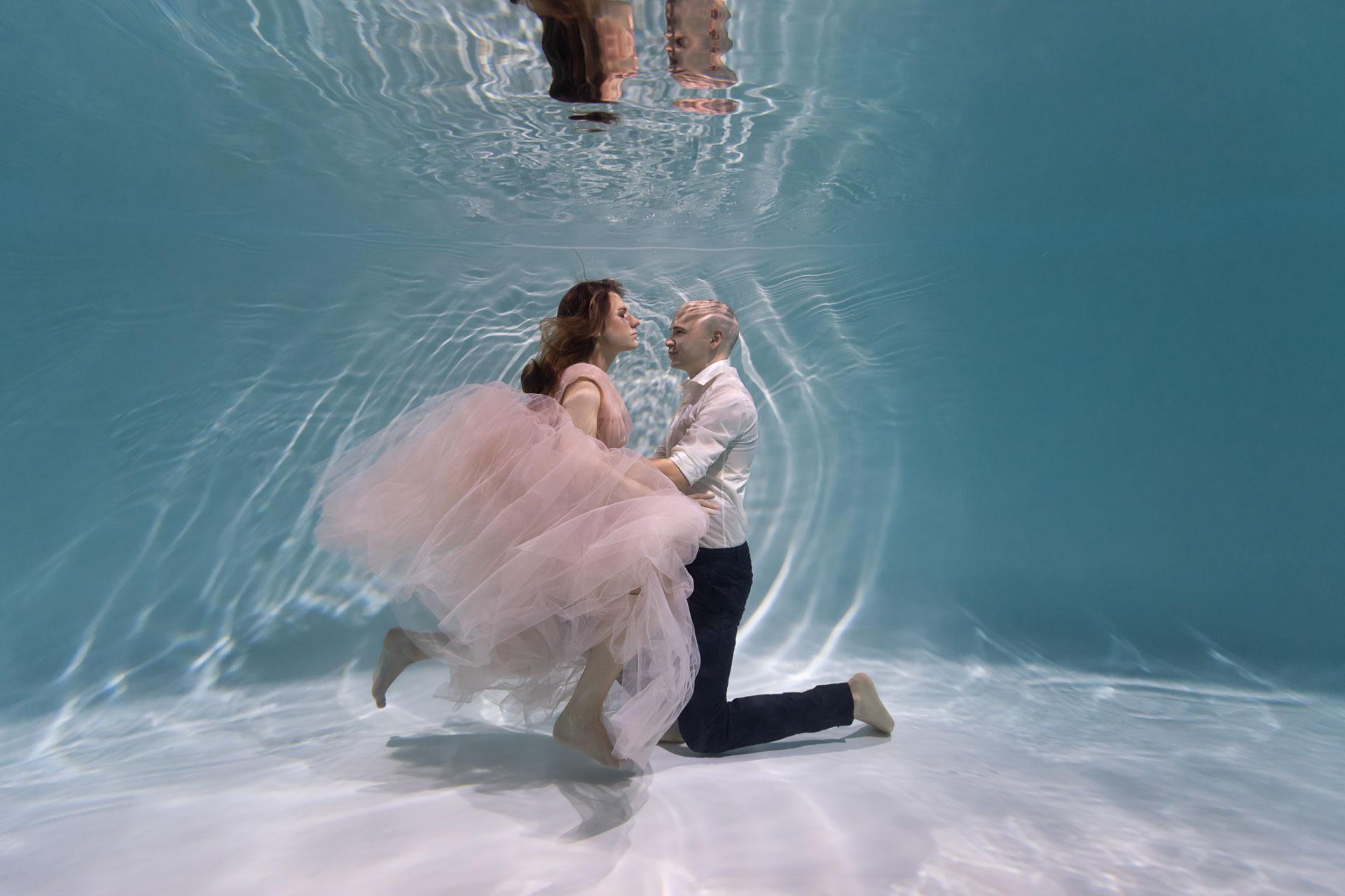 фотосессия в бассейне с мужем